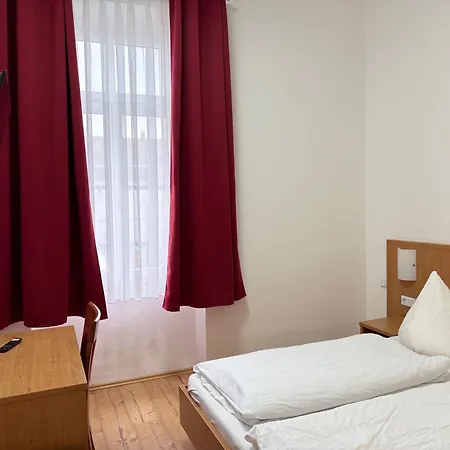 מלון Restaurant Schwert 2*